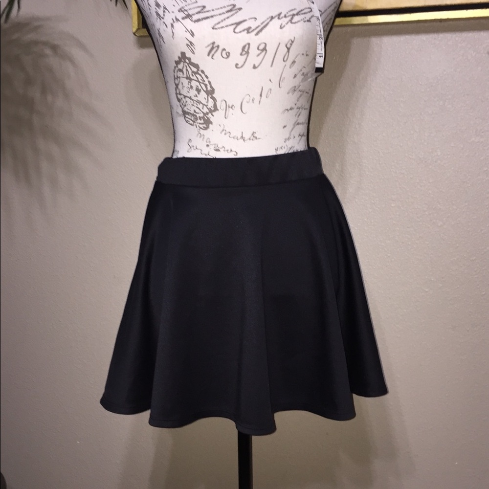 Body Central skirt (L)